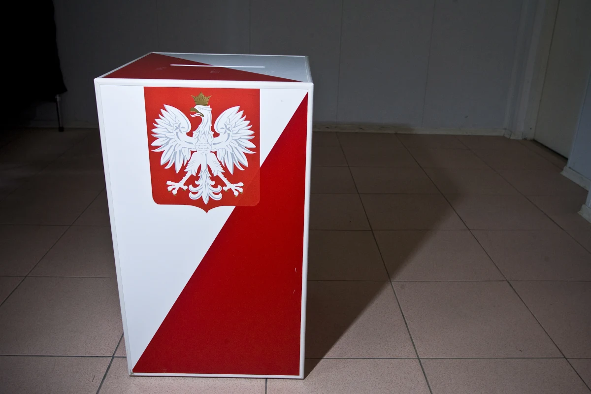 Majowe wybory prezydenckie będą częściowo obsługiwane przez nowy system informatyczny, opracowany przez Krajowe Biuro Wyborcze - dowiedział się reporter RMF FM Paweł Balinowski. KBW będzie też najprawdopodobniej domagać się rekompensaty finansowej za skandal podczas ubiegłorocznych wyborów samorządowych. 