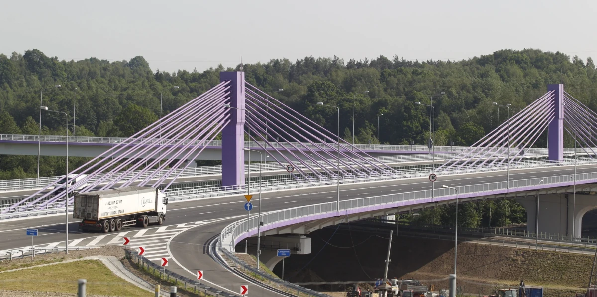 Ewa Tomala-Borucka została nagle odwołana, aby nie wygrała konkursu – nieoficjalnie dowiedział się reporter RMF FM. To drugie dno nagłej dymisji urzędniczki pełniącej obowiązki szefowej Generalnej Dyrekcji Dróg Krajowych i Autostrad. 