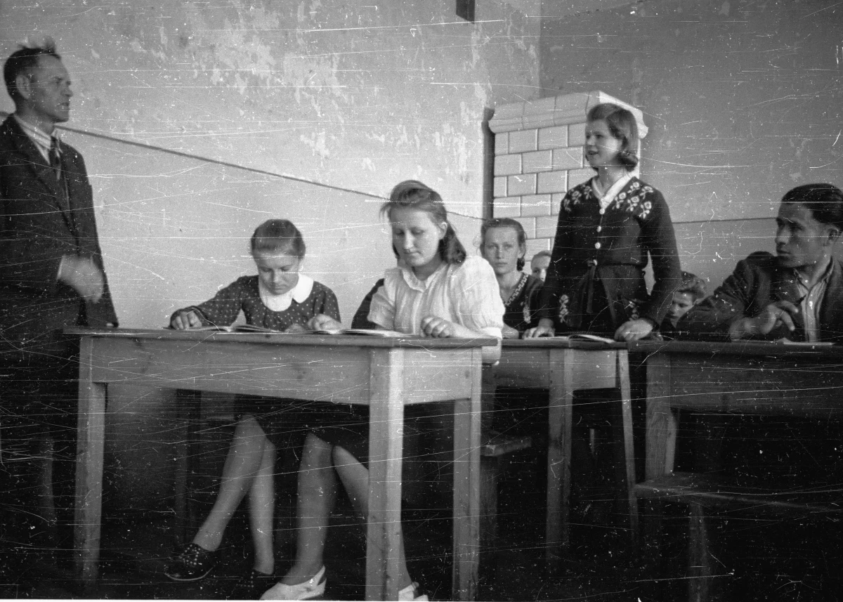 Do szkoły podstawowej chodziłem w latach 60. ubiegłego wieku, ale doskonale pamiętam ówczesne metody wychowawcze, za które dzisiaj nauczyciele zostaliby prawdopodobnie pozwani do sądu, a na pewno napiętnowani w większości mediów jako sadyści i zwyrodnialcy. 