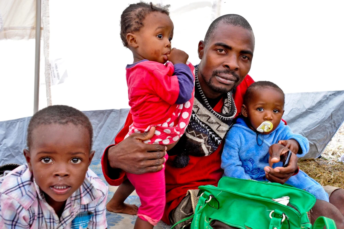 Eurodeputowani Platformy Obywatelskiej zgodzili się, żeby Polska przyjmowała obowiązkowe kontyngent uchodźców - dowiedziała się korespondentka RMF FM. Podczas posiedzenia władz europejskiej chadecji (EPL) w Mediolanie przyjęto zapisy o obowiązkowym przyjmowaniu azylantów z Afryki. Do tej pory polscy eurodeputowani zapewniali, że taki rozdział uchodźców powinien być dobrowolny.