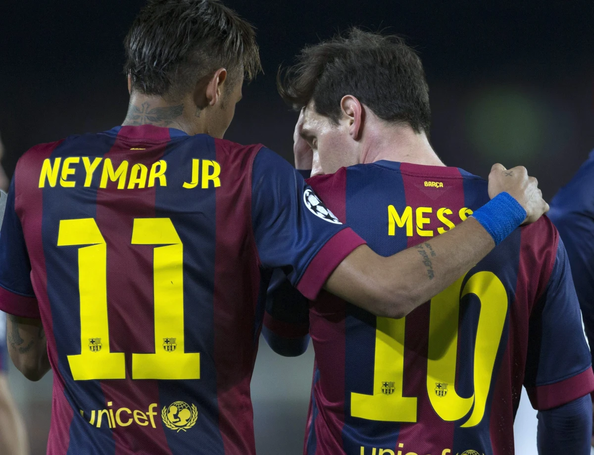 Bayern Monachium kontra FC Barcelona – kibiców czekają dwa szlagierowe pojedynki w półfinale Ligi Mistrzów. Teoretycznie łatwiejszego rywala wylosował Real Madryt. „Królewscy” o finał powalczą z Juventusem Turyn. Rozlosowano też półfinałowe pary Ligi Europejskiej. Sevilla Grzegorza Krychowiaka powalczy z Fiorentiną. Pierwsze półfinały za niespełna dwa tygodnie.