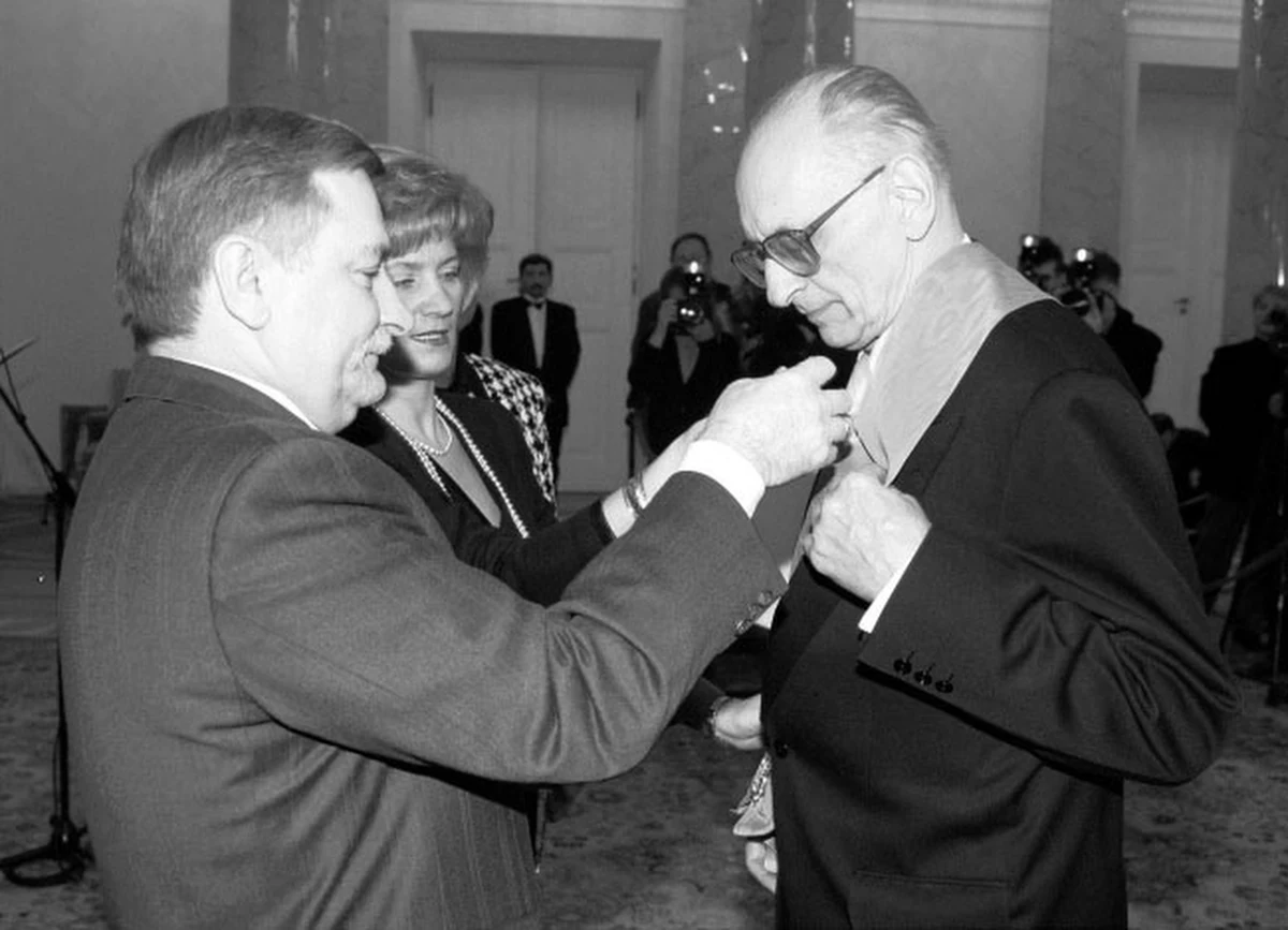 W wieku 93 lat zmarł Władysław Bartoszewski. „On potrafił po norwidowsku: różnić się pięknie, np. z kimś takim jak ja. Był wielkim patriotą. Polska była dla niego czymś najważniejszym” – podkreśla Tadeusz Iwiński z SLD. „Był kimś, kto uczył, jak żyć pod prąd, jak iść pod prąd” – zauważa Jarosław Gowin z Polski Razem.