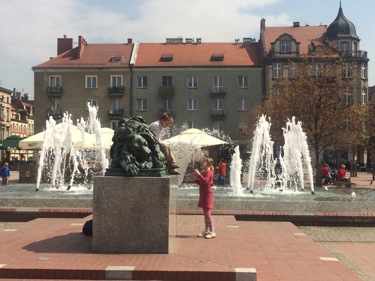 Bytom to piękne, stare miasto z bogatą historią i mnóstwem tajemnic do odkrycia. To także miejsce tętniące życiem kulturalnym i sportowym. To jednocześnie miasto – gospodarz niezwykłego, barwnego Międzygalaktycznego Zlotu Superbohaterów. Dziś odwiedzamy Bytom w ramach cyklu Twoje Miasto w Faktach RMF FM. 