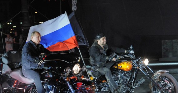 Polskie zakazy nas nie powstrzymają - deklarują rosyjscy motocykliści. Polskie MSZ nie dało im zgody na wjazd, ale Nocne Wilki nie rezygnują ze swojego rajdu - informuje z Moskwy korespondent RMF FM Przemysław Marzec.