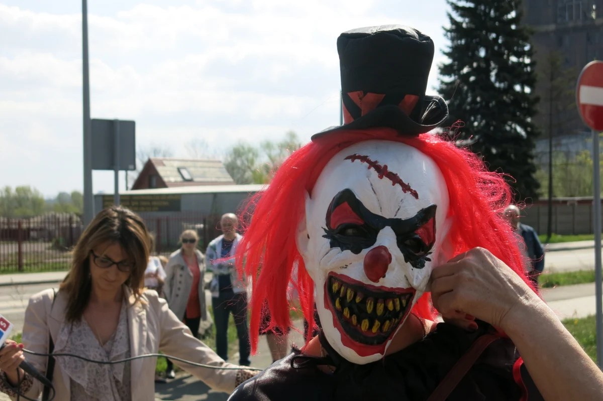 Gdzie w Polsce są Superbohaterowie? W Bytomiu! W dniach od 24 do 26 kwietnia goszczą na 7. Międzygalaktycznym Zlocie Superbohaterów. W ramach imprezy przewidziane są m.in. pokazy filmowe i teatralne, Kiermasz Twórczej Reanimacji Odpadów oraz after party! Wręczona zostanie również Złota Peleryna - czyli nagroda honorowa! W tym roku otrzyma ją dr Tomasz Darocha - twórca Centrum Leczenia Hipotermii Głębokiej.