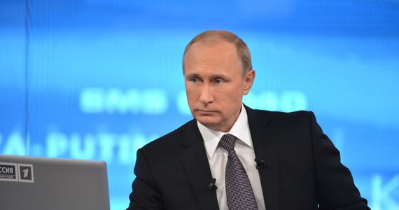 "Niczego nie żałuję" - tak prezydent Rosji Władimir Putin mówi o przyłączeniu Krymu do Federacji Rosyjskiej. Ocenił, że był to akt dziejowej sprawiedliwości. Oznajmił również, że celem zachodnich sankcji przeciwko Rosji jest powstrzymanie jej rozwoju. ​Putin mówił o tym wyemitowanym w niedzielę przez państwową telewizję Rossija filmie dokumentalnym "Prezydent", poświęconym 15. rocznicy jego wyboru na urząd prezydenta FR. Przypadła ona 26 marca. 