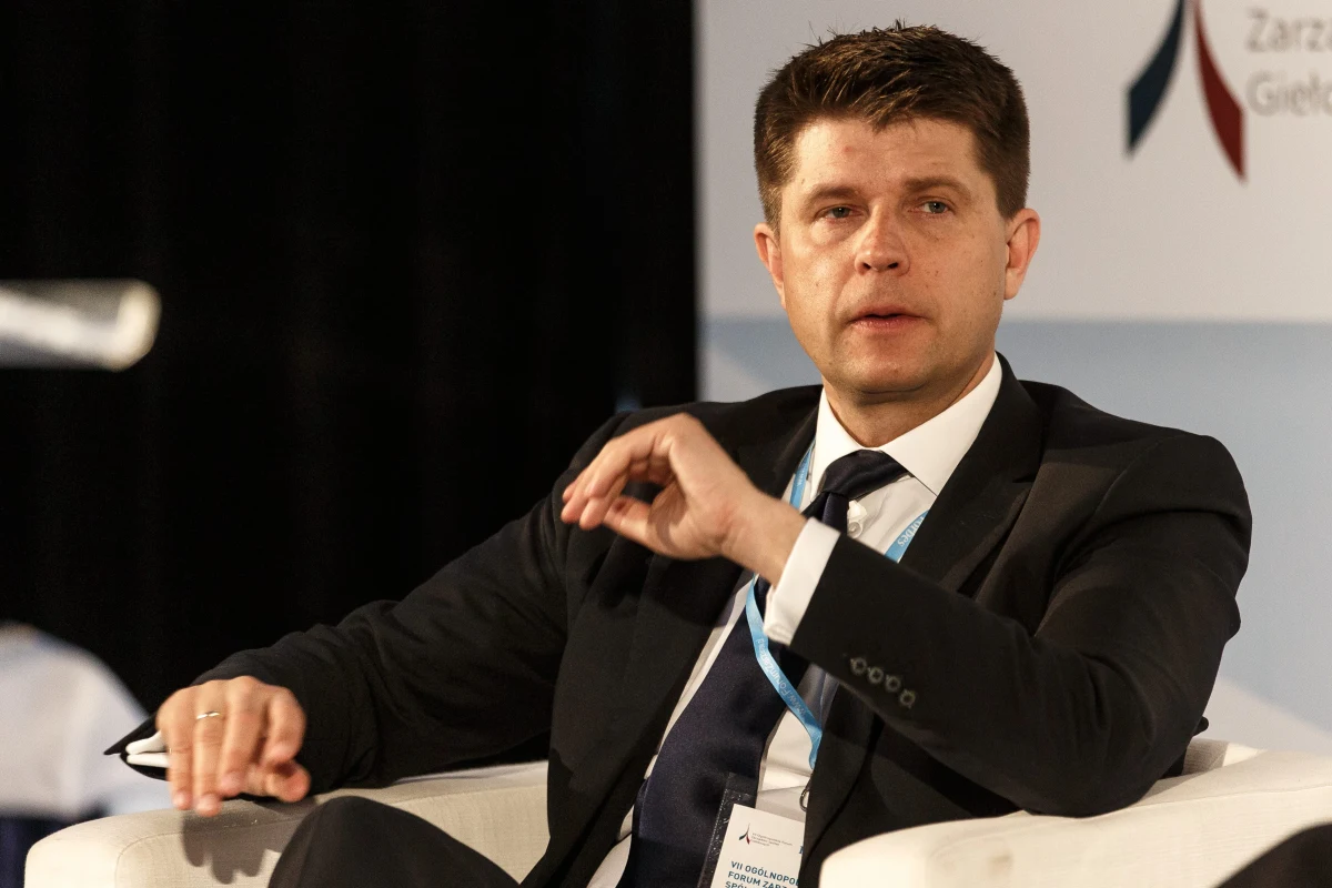 "To, co zrobił Andrzej Duda wydaje mi się skrajną nieodpowiedzialnością" - mówi w Kontrwywiadzie RMF FM przewodniczący Towarzystwa Ekonomistów Polskich Ryszard Petru pytany przez słuchaczy o wejście Polski do strefy euro.