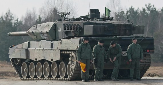 Pociski do niemieckich Leopardów nie przebijają osłon rosyjskich czołgów. Ta weekendowa informacja niemieckiej gazety "Die Welt” wywołała za Odrą dyskusję o potrzebie lepszej amunicji opartej na zubożonym uranie. Taka wersja przez dekady była odrzucana. Teraz jednak sytuacja geopolityczna zdecydowanie się zmieniła.