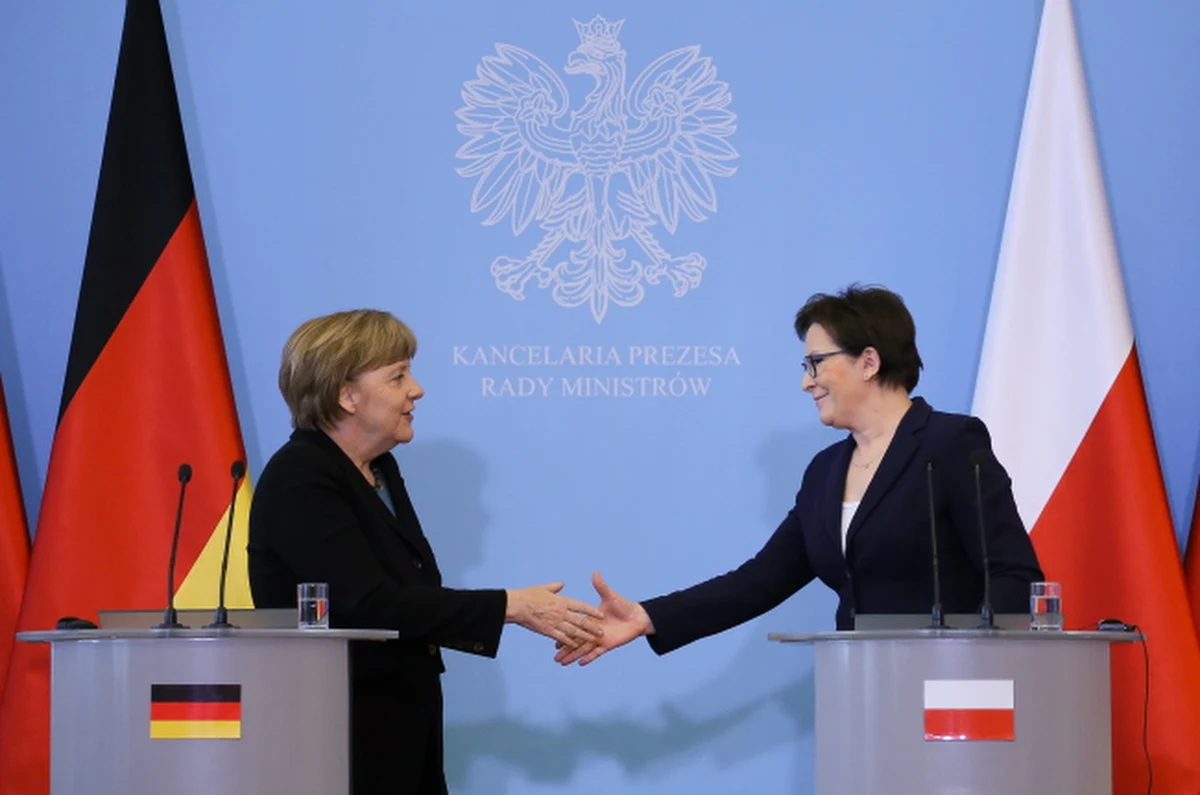 "Chcemy wzmocnić współpracę z Polską w najróżniejszych dziedzinach" - powiedziała w Warszawie kanclerz Niemiec Angela Merkel po międzyrządowych konsultacjach polsko-niemieckich. Niemiecka kanclerz zapewniała o dobrych relacjach między Berlinem a Warszawą.