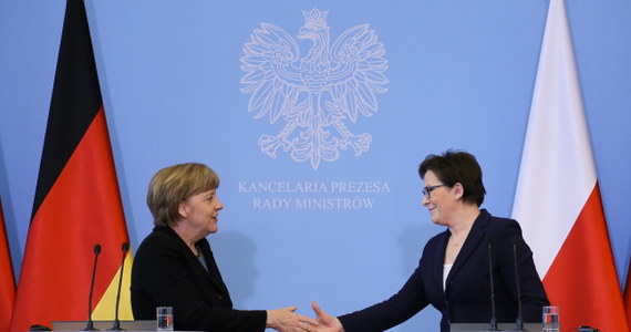 "Chcemy wzmocnić współpracę z Polską w najróżniejszych dziedzinach" - powiedziała w Warszawie kanclerz Niemiec Angela Merkel po międzyrządowych konsultacjach polsko-niemieckich. Niemiecka kanclerz zapewniała o dobrych relacjach między Berlinem a Warszawą.