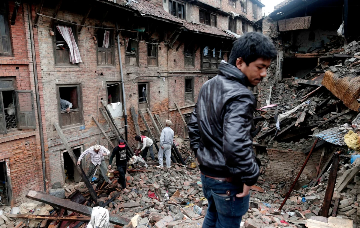 Wśród zabitych w trzęsieniu ziemi w Nepalu nie ma Polaków - podaje Ministerstwo Spraw Zagranicznych. Z najnowszych danych przekazanych zaś przez nepalskie MSW wynika, że liczba ofiar śmiertelnych sobotniego kataklizmu przekroczyła 5 tysięcy. Rannych zostało natomiast ponad 10 tysięcy ludzi.