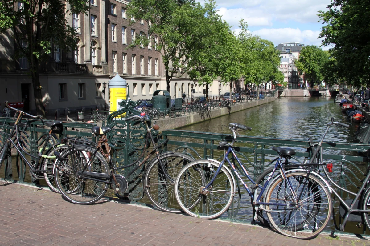 Polacy są najbardziej pracowici spośród imigrantów w Holandii. Nadal jednak są dyskryminowani - tak wynika z opublikowanego raportu holenderskiego Biura Planowania Społecznego i Kulturalnego (SCP).