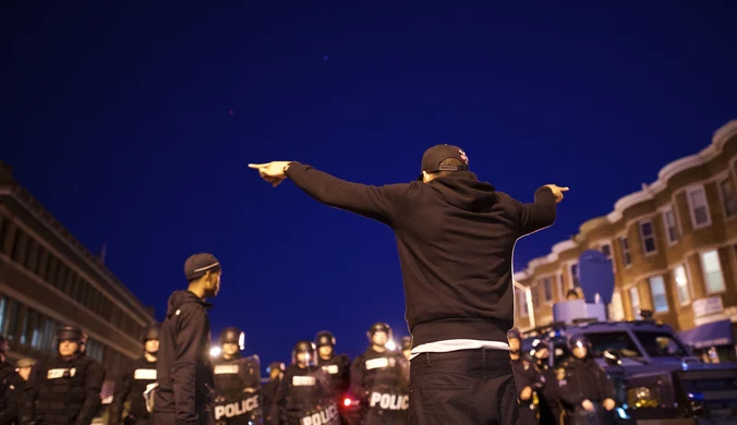USA: Godzina policyjna w Baltimore. Policja użyła gazu