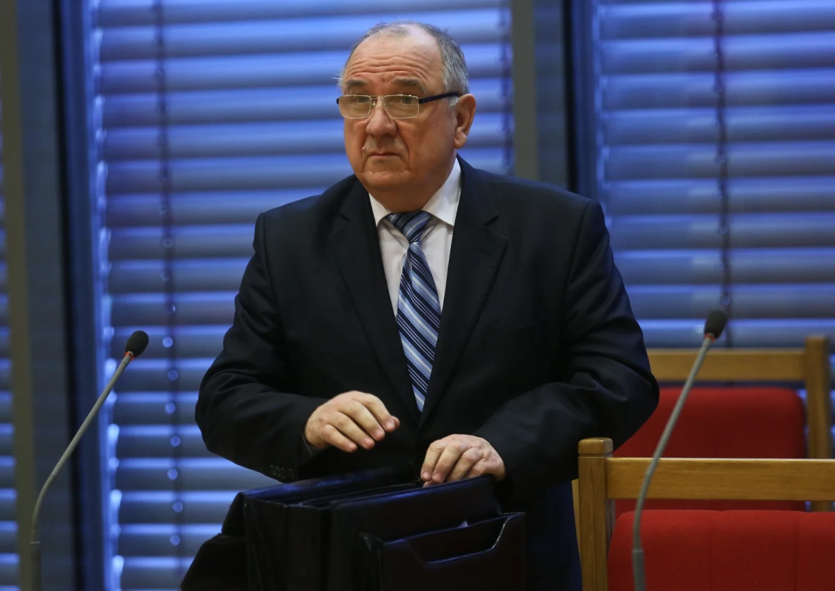 Jerzy Kozdroń, wiceminister sprawiedliwości to jeden z kandydatów na nowego szefa resortu – dowiadują się dziennikarze RMF FM. Wczoraj późnym wieczorem do dymisji podał się dotychczasowy minister, Cezary Grabarczyk. 