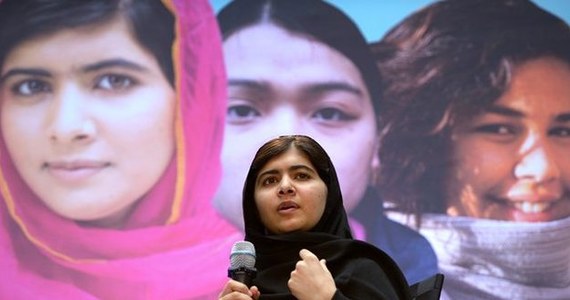 Trybunał antyterrorystyczny w Pakistanie skazał na kary 25 lat więzienia dziesięć osób zamieszanych w atak w 2012 roku na Malalę Yousafzai - nastolatkę, która w internecie, pisząc bloga, domagała się - wbrew talibom - prawa kobiet do edukacji, wolności i decydowania o własnym losie. Malala jako najmłodsza osoba w historii otrzymała Pokojową Nagrodę Nobla. 
