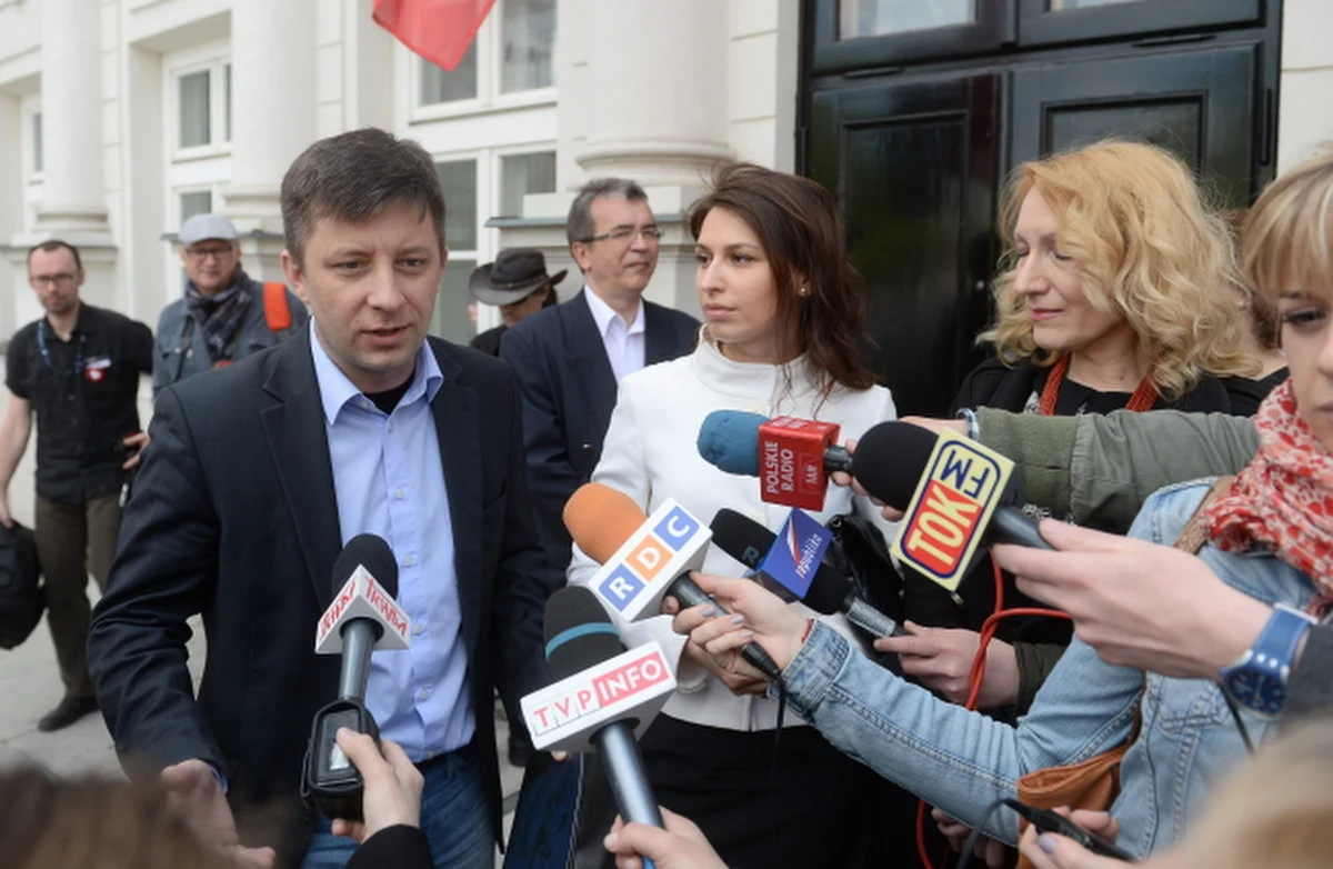 Grupa Polaków z Donbasu, którzy uciekli do Polski z terenów kontrolowanych przez separatystów, zwróciła się do prezydenta Bronisława Komorowskiego o nadanie polskiego obywatelstwa. Złożyli oni w Pałacu Prezydenckim list w tej sprawie.