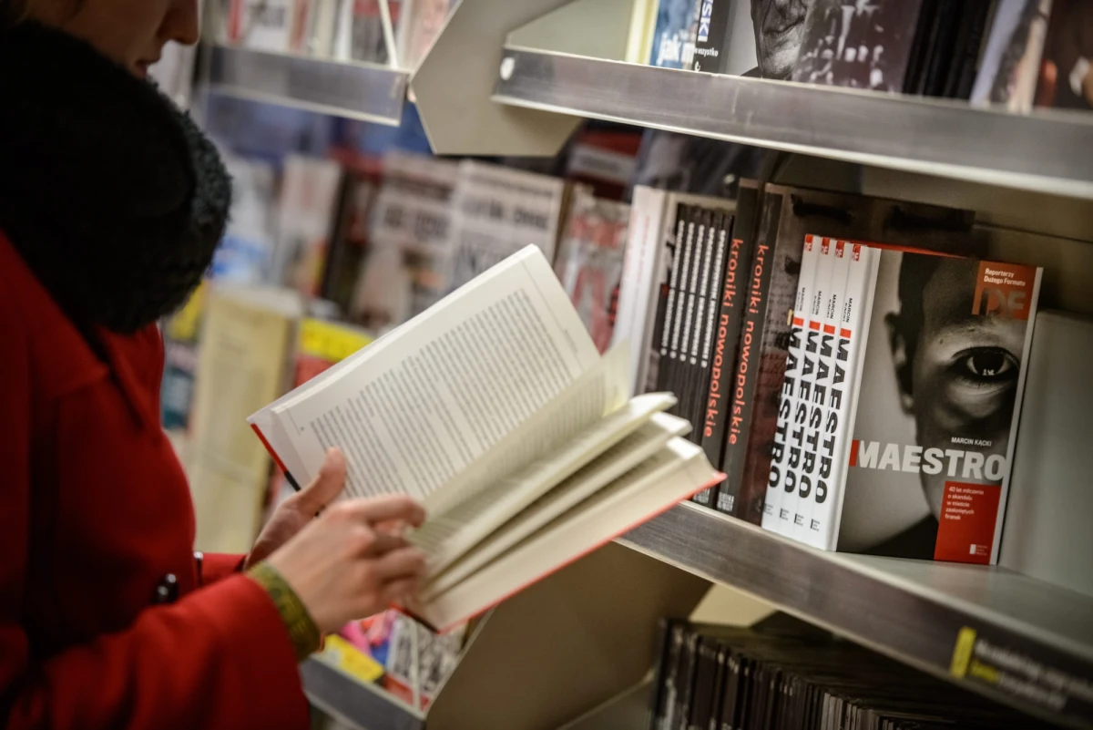 ​W wieku 85 lat zmarła Ruth Rendell, brytyjska autorka bardzo poczytnych kryminałów. Jej książki ukazały się także w Polsce. Przyczyna śmierci nie została ujawniona.  Media brytyjskie przypominają jednak, że Rendell w styczniu doznała udaru i od tego czasu jej stan już się nie poprawił.