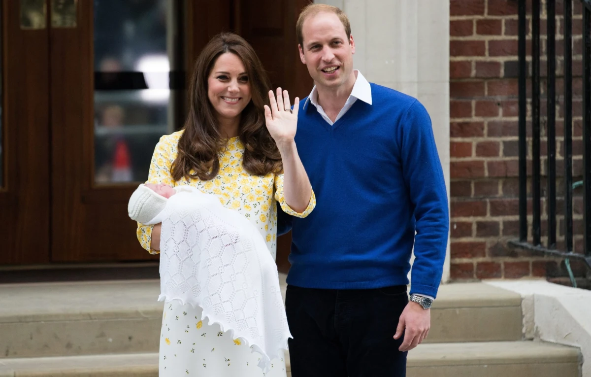 Księżna Kate i jej nowo narodzona córeczka opuściły już londyński szpital St. Mary's. Wcześniej w placówce zjawił się książę Cambridge William z synkiem George'em. 