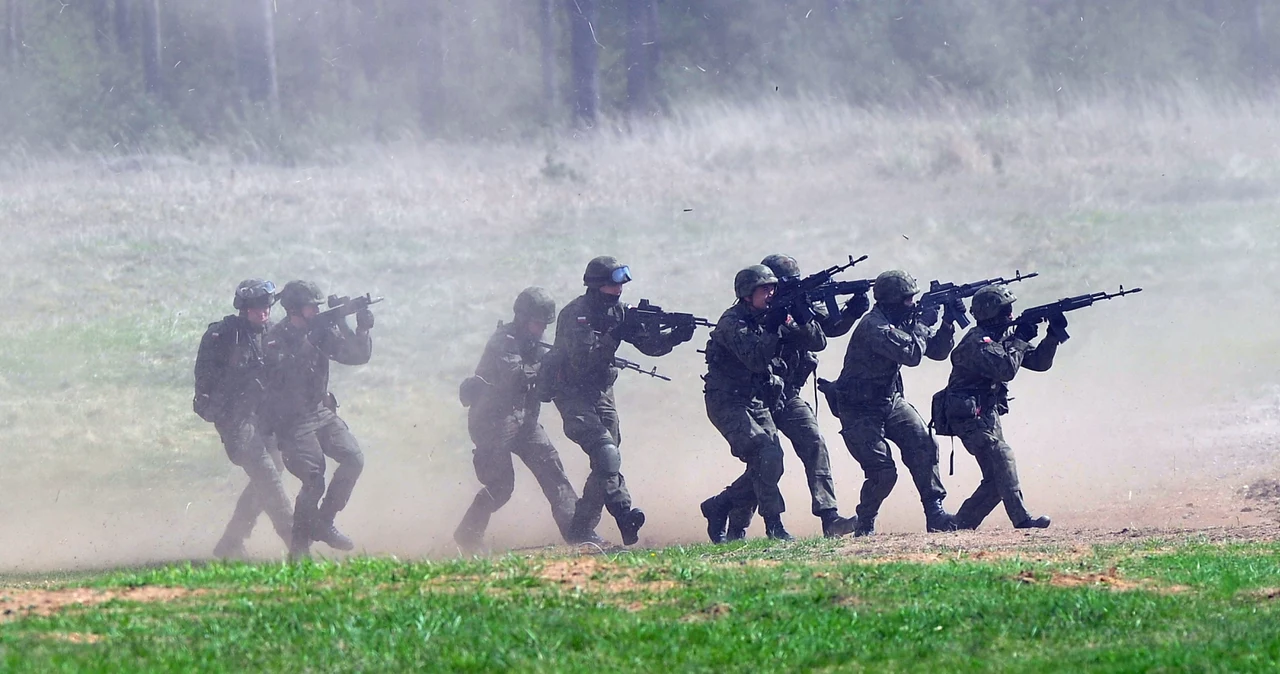 Pokaz działania oddziałów szturmowych polsko-kanadyjskich na poligonie w Drawsku Pomorskim 