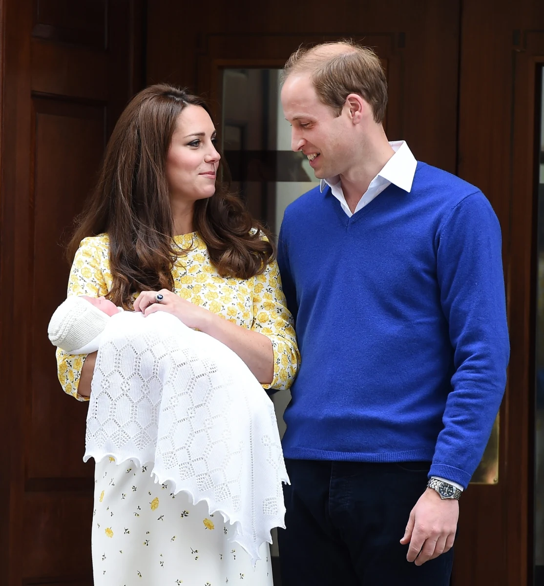 Charlotte Elizabeth Diana - takie imiona nosić będzie córeczka księżnej i księcia Cambridge Kate i Williama. Informację przekazał we wpisie na Twitterze Pałac Kensington. Dziewczynka, czwarta w kolejce do brytyjskiego tronu, przyszła na świat w sobotę.