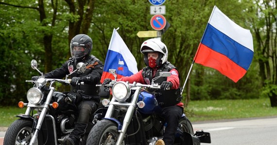 Grupa rosyjskich motocyklistów dotarła do byłego niemieckiego obozu koncentracyjnego Dachau pod Monachium. Jak twierdzi niemiecka policja, uczestnicy rajdu są sympatykami, a nie członkami popierającego Władimira Putina klubu "Nocne Wilki".  