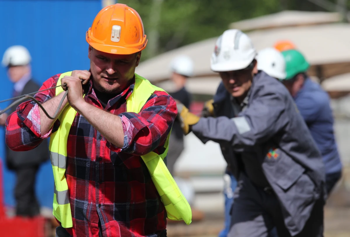 Specjaliści, którzy zakończyli drążenie otworu w miejsce 1050 m pod ziemią w kopalni Wujek, gdzie mogą być poszukiwani od 18 kwietnia dwaj górnicy, opuścili tą drogą kamerę, by spenetrować obszar. Nie udało się zobaczyć ludzi. 