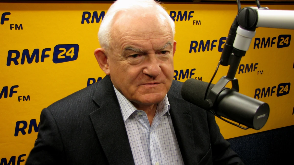 „Bardzo dobre miałem oceny z przedmiotów humanistycznych, a jeżeli chodzi o polski romantyzm, to wprawiłem w zdumienie moich nauczycieli, bo nawet zacząłem od cytatu z Szekspira: „Nic nie ma, a jednak widzę. Gdzie? Przed oczyma duszy mojej” - mówi w Kontrwywiadzie RMF FM szef SLD Leszek Miller pytany przez słuchaczy o swój egzamin maturalny. „Dzisiejszej matury bym nie zdał, zwłaszcza z matematyki” - dodaje gość RMF FM. 