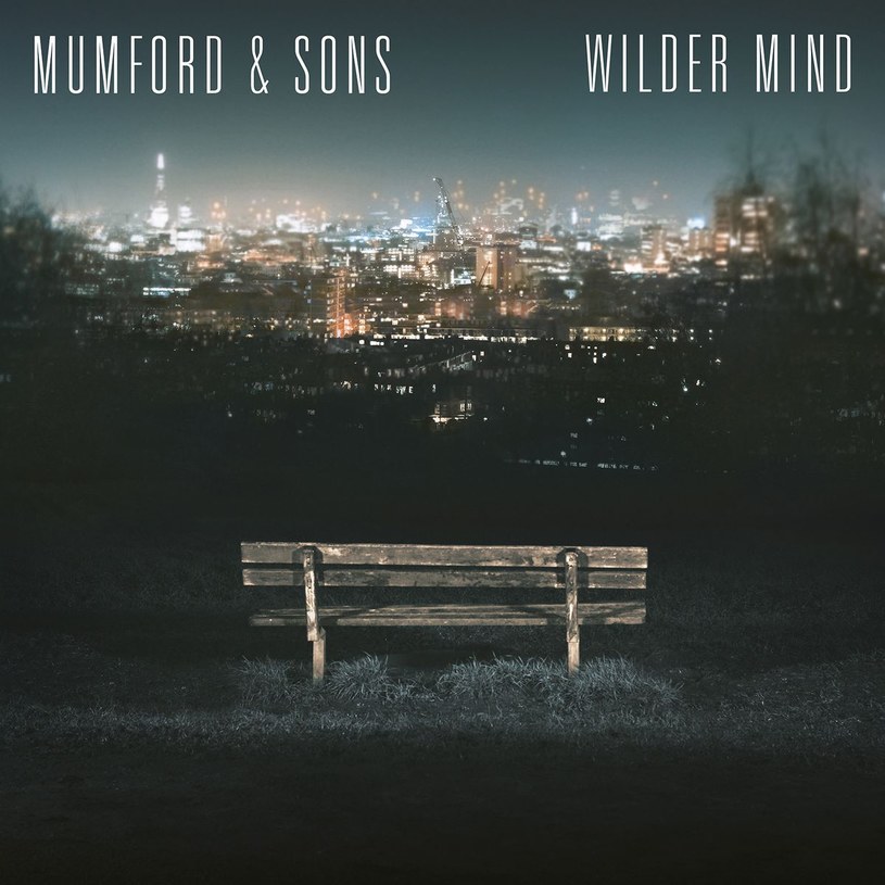 Mumford & Sons niespodziewanie zdecydowali się na woltę stylistyczną, pozbywając się swojego znaku rozpoznawczego – folkowego instrumentarium. Gorzej, że taki krok uczynił z zespołu kolejną zwykłą grupę rockową, która może i chciałaby zaszaleć, choć nie za bardzo wie jak. 