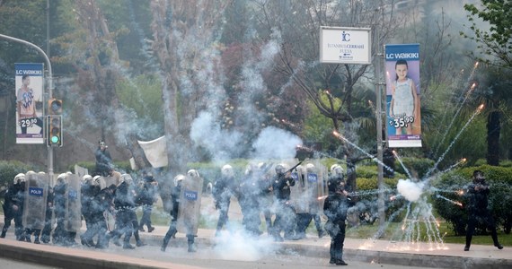 Zarzuty terroryzmu usłyszały 24 osoby zatrzymane w Stambule 1 maja. Próbowały one przedostać się na plac Taksim, gdzie obowiązuje zakaz demonstracji. 