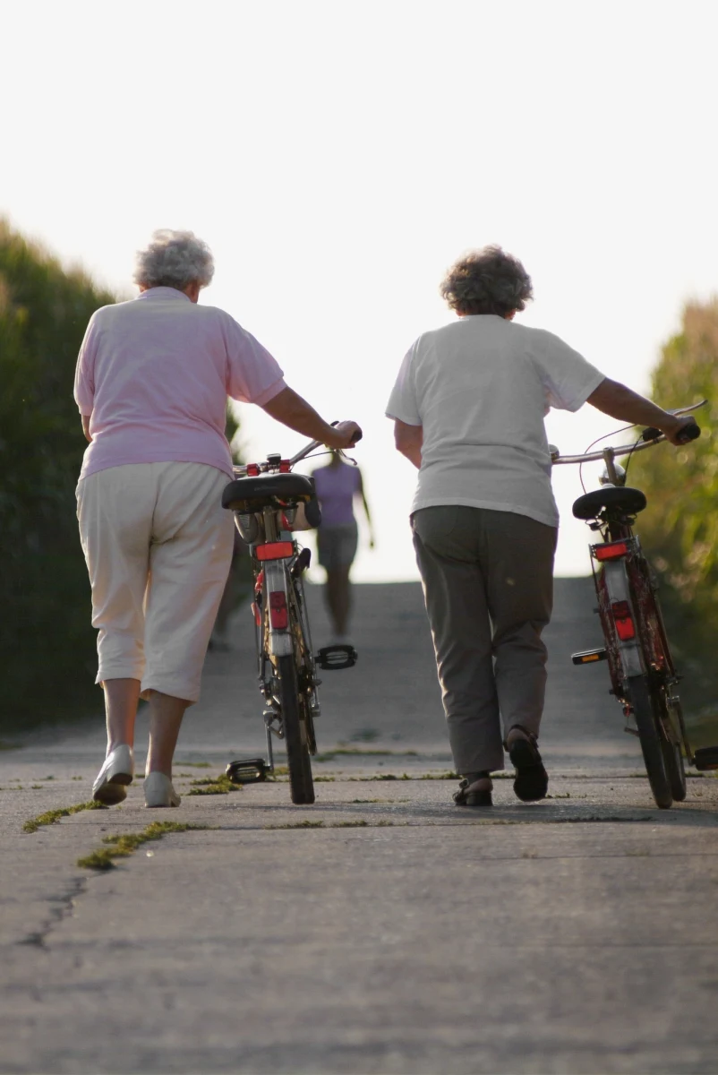 Polska jest przedostatnia w rankingu krajów UE przyjaznych seniorom według indeksu aktywnego starzenia się (AAI). Za nami jest Grecja, a tuż przed nami Słowacja. Dwa lata temu byliśmy na ostatnim miejscu. Najlepszymi krajami są Szwecja, Dania i Holandia. 