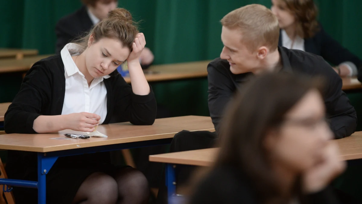 Ponad 300 tysięcy maturzystów zmierzyło się we wtorek z królową nauk, a dokładniej: obowiązkowym na poziomie podstawowym egzaminem z matematyki. Publikujemy arkusze zadań dla liceów i techników wraz z propozycjami odpowiedzi! Opracowali je dla Was eksperci RMF FM i portalu Interia.pl.