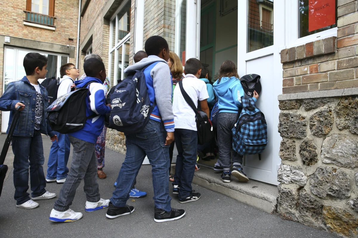 Burzę wywołała we Francji wypowiedź mera miasta Beziers, który w telewizji przyznał, że prowadzi statystyki uczniów z uwzględnieniem ich religii. Prezydent Hollande oznajmił, że takie praktyki są "sprzeczne z wszelkimi wartościami Republiki". W sprawie otwarto śledztwo.