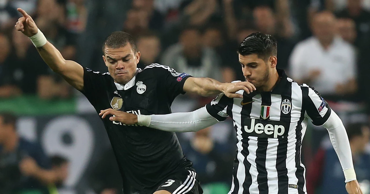 Napastnik Juventusu Turyn Alvaro Morata (z prawej) i obrońca Realu Madryt Pepe 