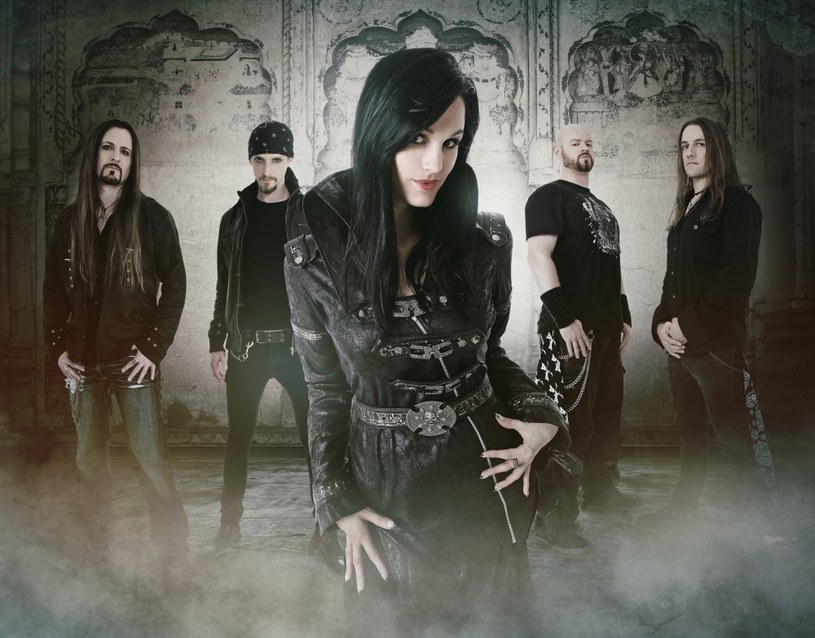 Symfo-metalowa grupa Xandria z Niemiec zarejestrowała nową EP-kę "Fire & Ashes".