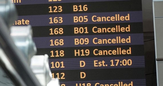 Po pożarze na jednym z terminali lotnisko Fiumicino w Rzymie będzie działać przez cały piątek na 50 proc.- ogłosił Urząd Lotnictwa Cywilnego. Do pasażerów zaapelowano, aby skontaktowali się z liniami lotniczymi w celu sprawdzenia, kiedy będą mogli polecieć. 