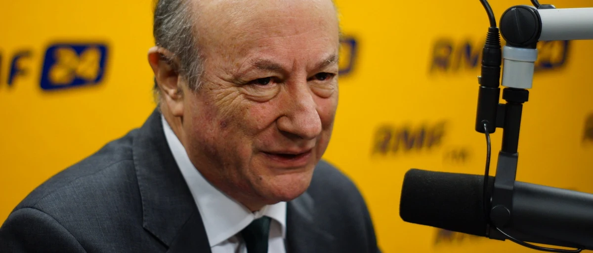 "Bardzo obawiam się zwycięstwa Jarosława Kaczyńskiego lub jego zastępcy. Gdyby Duda miał wygrać wybory, to Kaczyński będzie faktycznym prezydentem Polski" - mówi w Kontrwywiadzie RMF FM szef doradców politycznych premier Ewy Kopacz, Jacek Rostowski. "W PiS-ie jest w zasadzie jednowładztwo i nie mam żadnej wątpliwości, że Jarosław Kaczyński jest tym, który by pociągał za sznurki i na telefon wydawał instrukcje swojemu substytutowi w Pałacu Prezydenckim" - dodaje minister. 