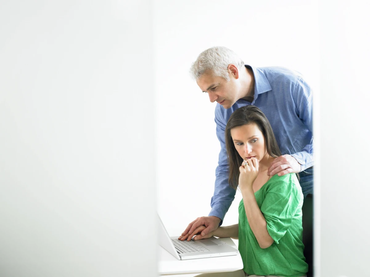 Były ordynator gastroenterologii szpitala wojewódzkiego im. Kardynała Wyszyńskiego w Lublinie usłyszał prokuratorskie zarzuty. Miał molestować seksualnie 4 młode lekarki. "Robił to, kiedy byłam panną, gdy wyszłam za mąż i kiedy byłam w ciąży" – wspomina w rozmowie z „Dziennikiem Wschodnim” jedna z lekarek.