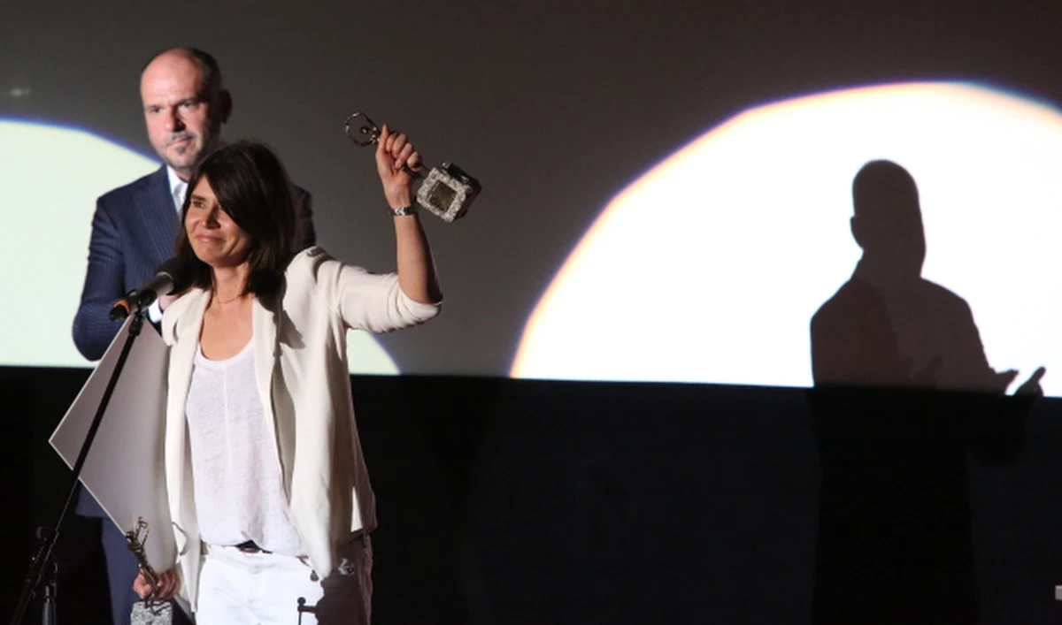 „Ixcanul” Jayro Bustamante z Krakowską Nagrodą Filmową, „Body/Ciało” Małgorzaty Szumowskiej numerem jeden w Konkursie Polskich filmów Fabularnych – tak kończy się 8. PKO OFF CAMERA. Widzom najbardziej podobali się „Bogowie” Łukasza Palkowskiego (Nagroda Publiczności), z kolei Międzynarodowa Federacja Krytyków Filmowych FIPRESCI doceniła „Sworn Virgin”.