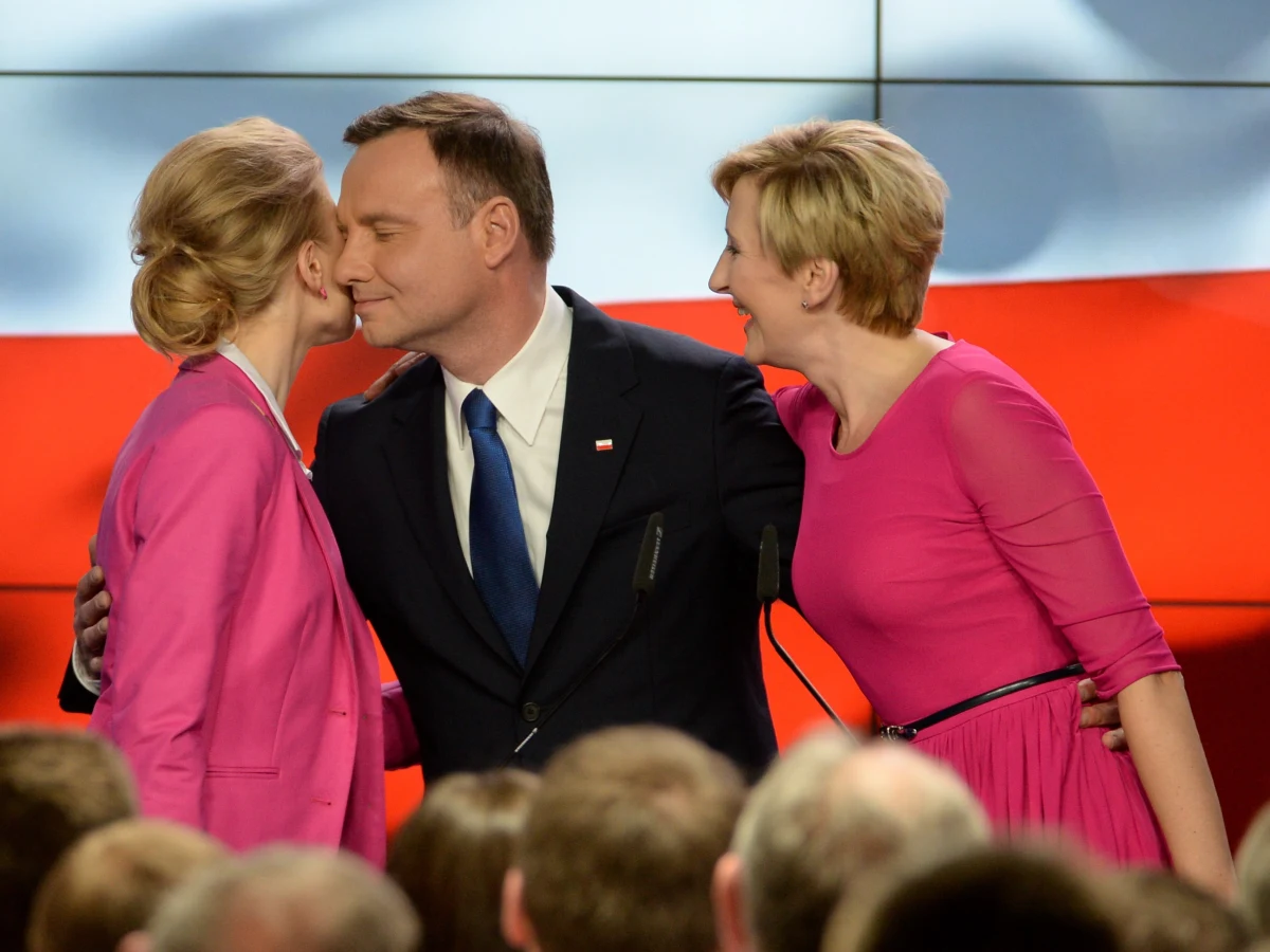 W Stanach Zjednoczonych - w pierwszej turze wyborów prezydenckich - zdecydowanie wygrywa Andrzej Duda! Uzyskał 12 636 głosów, drugi był Bronisław Komorowski (2703), a trzeci Paweł Kukiz (2168).