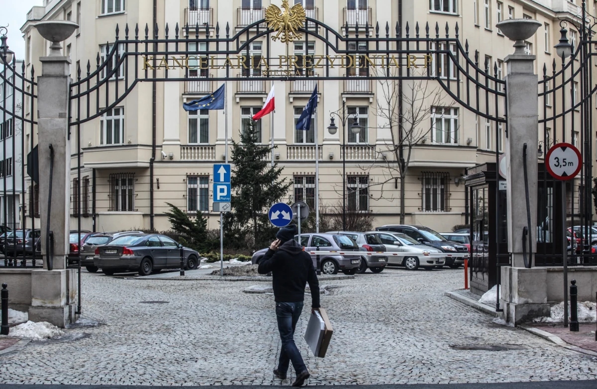 W tym roku Kancelaria Prezydenta RP dysponuje 168 mln zł. Z tej kwoty 30 mln zł otrzyma Narodowy Fundusz Rewaloryzacji Zabytków Krakowa, a 14 mln zł – Biuro Bezpieczeństwa Narodowego. Budżet ten, dzięki cięciu wydatków w latach 2013–2014, jest najniższy od 2010 roku a po uwzględnieniu inflacji – od 1996 roku. W Faktach RMF FM i na łamach "Dziennika Gazety Prawnej" przyglądamy się kosztom utrzymania prezydenta. 