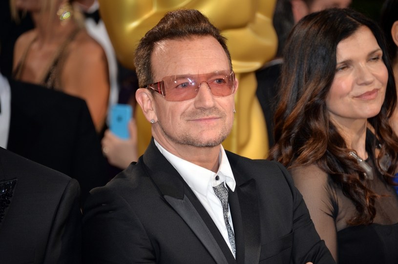 Bono (który 10 maja skończył 55 lat) wraz z U2 byli gośćmi programu Jimmy'ego Fallona. Prowadzący wraz z muzykami przygotowali kilka atrakcji. 