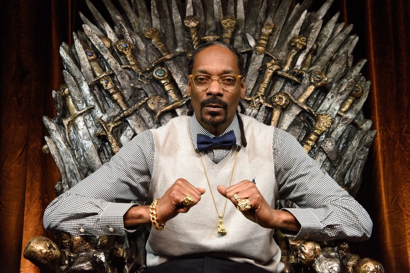 Raper został zaproszony do nagrania utworu na ścieżkę dźwiękową nowego sezonu serialu. Jak przyznał Snoop, jego radość była ogromna, gdyż "Gra o Tron" uczy go historii. 