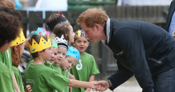 „Oczywiście, chciałbym już mieć dzieci” - przyznał w wywiadzie dla Sky News książę Harry. Podkreślił jednak, że czeka na kogoś właściwego. 