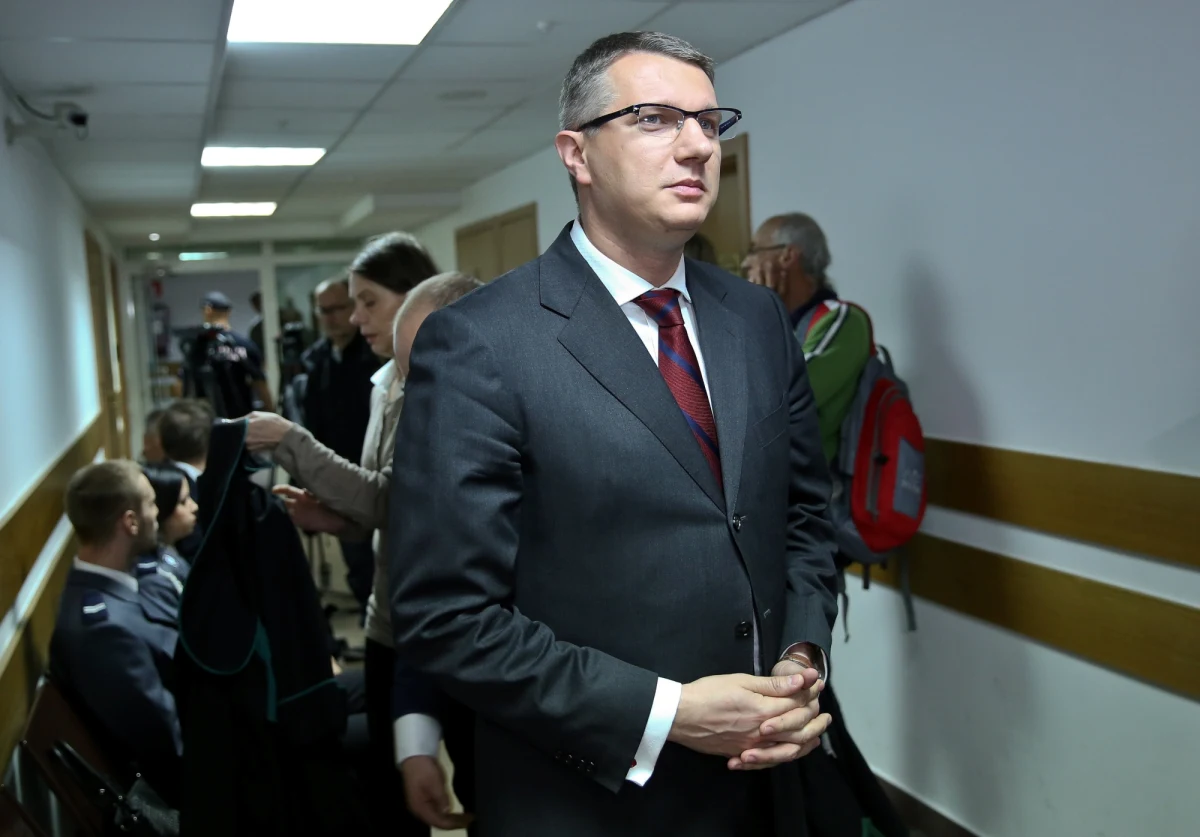 Rozpoczął się proces posła Przemysława Wiplera oskarżonego o naruszenie nietykalności i znieważenie policjantów. Wipler, któremu grozi do 3 lat więzienia, nie przyznaje się do zarzutów. Sąd Rejonowy Warszawa-Śródmieście zaplanował rozprawy od 12 maja aż do połowy września. „Nie mamy wątpliwości, że poseł Przemysław Wipler jest winny napaści na funkcjonariuszy” - mówi prokurator. 