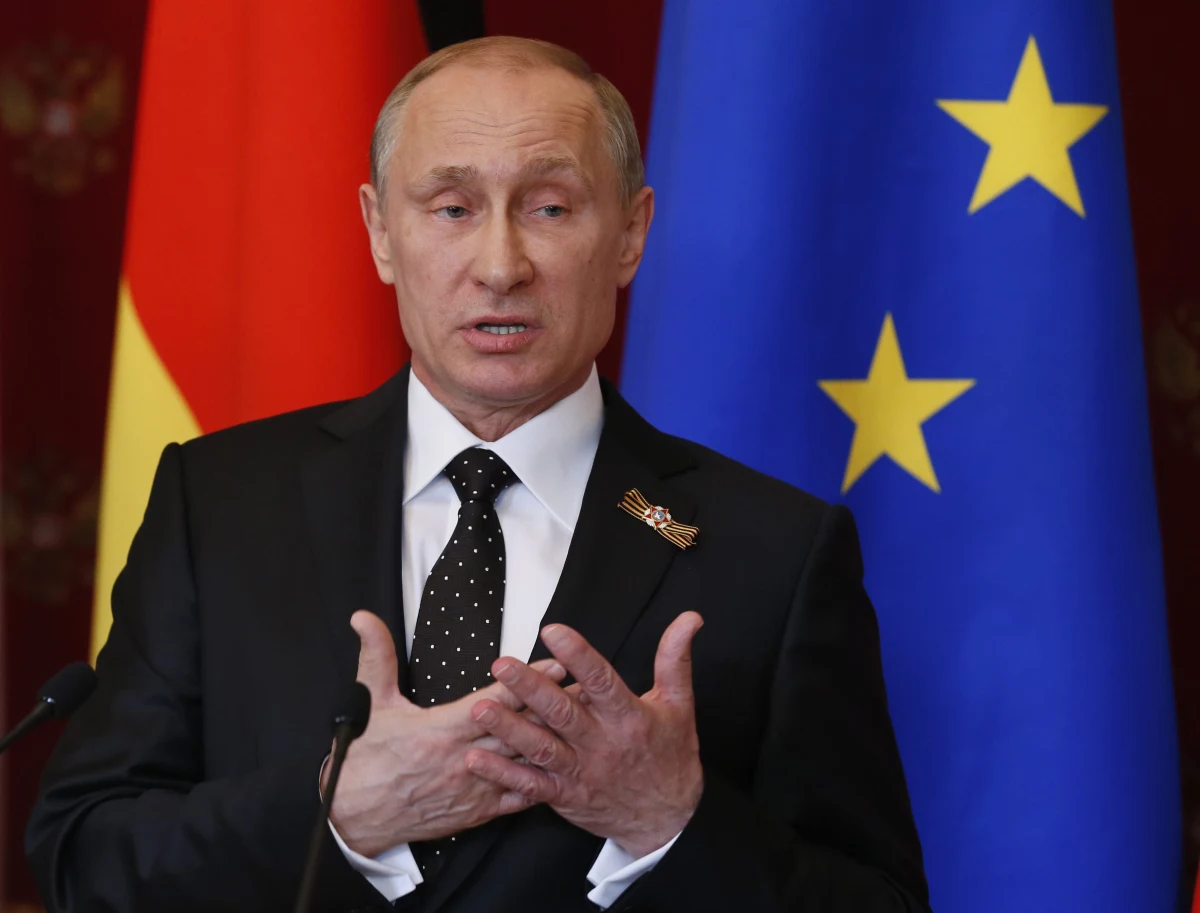 ​Fałszywy marszałek-przebieraniec ośmieszył rosyjskie służby specjalne. Siedział na trybunie honorowej na Placu Czerwonym 9 maja podczas defilady - donosi  "Komsomolskaja Prawda". Na tej samej trybunie siedział Władimir Putin i jego goście. 