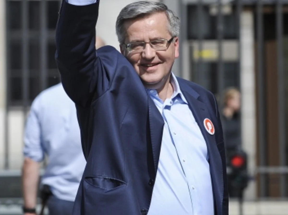 Bronisław Komorowski powinien podjąć wyzwanie Pawła Kukiza i zgodzić się na debatę, którą poprowadzi znany rockman - radzi politolog Rafał Chwedoruk. Jego zdaniem prezydent może więcej zyskać na takim pomyśle niż jego kontrkandydat Andrzej Duda.