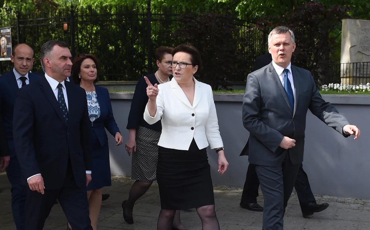 Premier Ewa Kopacz powiedziała, że bardzo ceni Pawła Kukiza. Jej zdaniem oprócz Bronisława Komorowskiego, to drugi człowiek w kampanii, który był prawdziwy w tym, co robi i z wielką pasją porwał ludzi. 