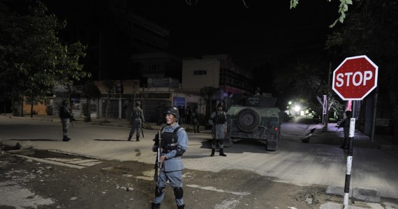 Co najmniej 5 osób, w tym cudzoziemcy, zginęło podczas ataku uzbrojonych napastników na hotel w centrum Kabulu. 54 zakładników zostało uwolnionych - informuje szef policji Abdul Rahman Rahimi. 