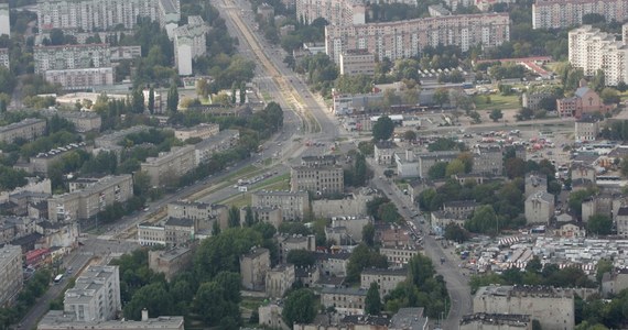 Gdy szli na włam to zabierali brechę, a po robocie zajadali się żulikiem i wsiadali w tramwaj na krańcówce – tacy byli bałuciarze z krwi i kości, czyli mieszkańcy dzielnicy Łodzi: Bałut. Jeszcze w tym roku ma powstać „Bałucki słownik”, który w 100. rocznicę przyłączenia wsi Bałuty do Łodzi, wyjaśni m.in. znaczenie słów: brecha, żulik i krańcówka, ale też przybliży historię prawdziwych bałuciarzy. 