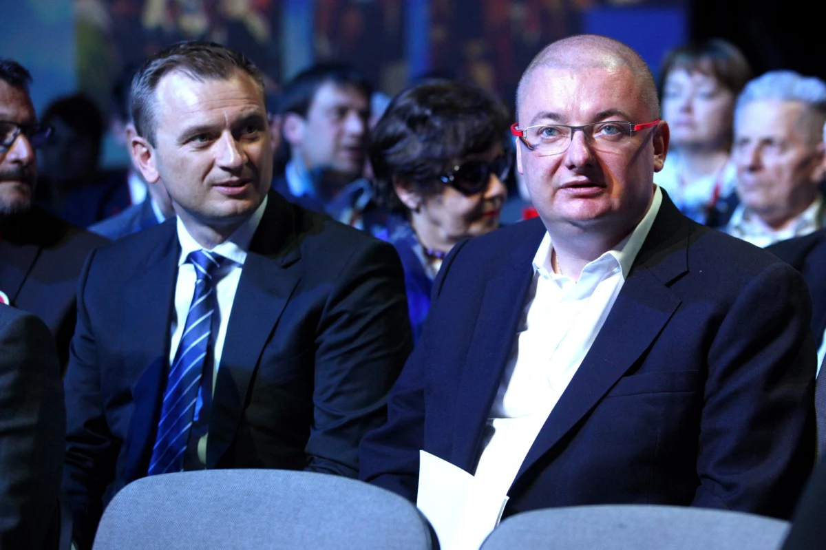 W Belwederze atmosfera kampanijna. Gdy wchodziłem tam o świcie, by zrobić wywiad z prezydentem, gołym okiem można było dostrzec, że wszystko działa jakoś inaczej, bardziej chaotycznie, acz - w sumie - idzie szybciej. Bronisław Komorowski sprawia wrażenie człowieka, który wie, że ma przed sobą wyjątkowo ciężkich dziewięć dni. I wcale go to nie cieszy.